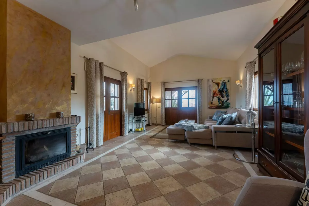 4-bedroom Country House In Casarabonela, Spain (331 M²)