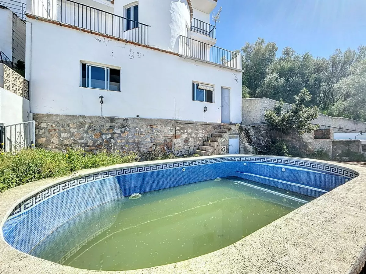 3-bedroom Villa In Cómpeta, Spain (256 M²)