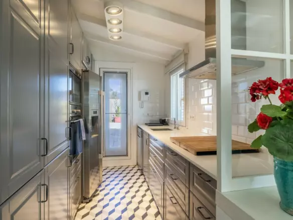 4-bedroom Villa In Cómpeta, Spain (226 M²)
