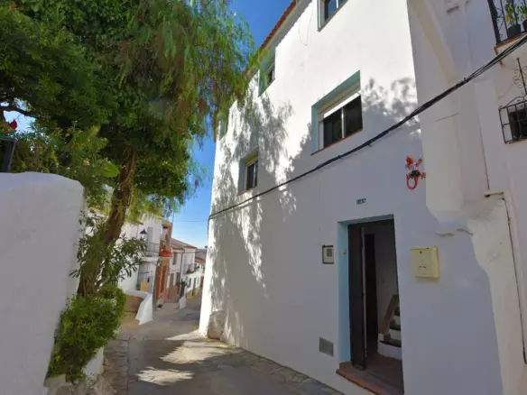 3-bedroom Town House In Gaucín, Spain (229 M²)