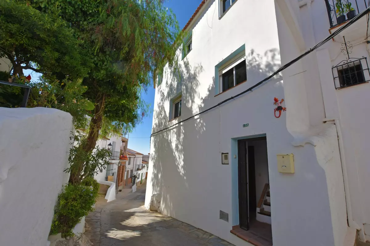 3-bedroom Town House In Gaucín, Spain (229 M²)