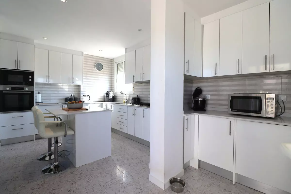 3-bedroom Villa In Callosa De Segura, Spain (167 M²)