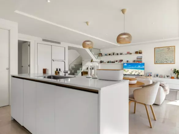 3-bedroom Apartment In Marbella, Spain (188 M²)