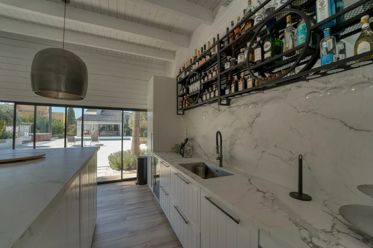 5-bedroom Villa In Benahavis, Spain (350 M²)