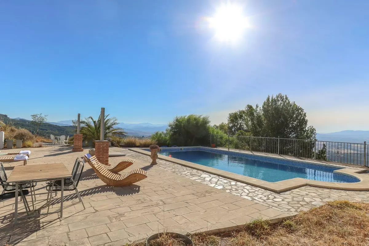 4-bedroom Villa In Alozaina, Spain (190 M²)
