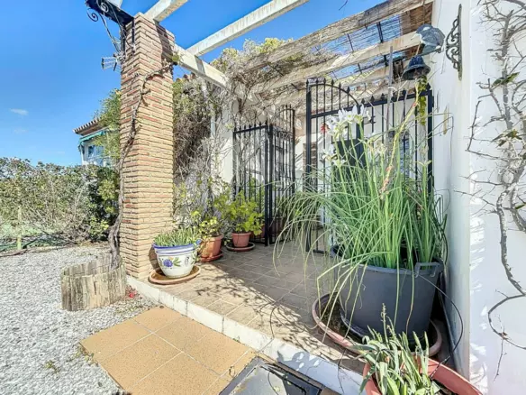 5-bedroom Villa In Canillas De Aceituno, Spain (298 M²)