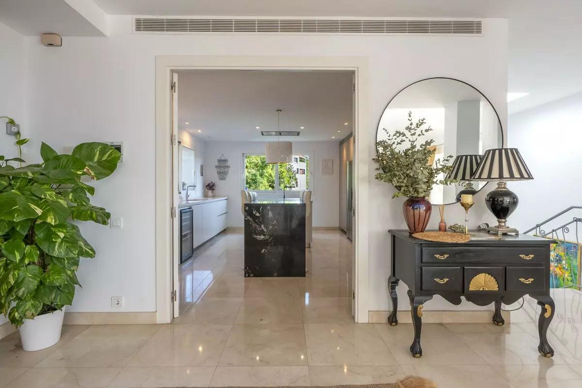 5-bedroom Villa In Marbella, Spain (503 M²)