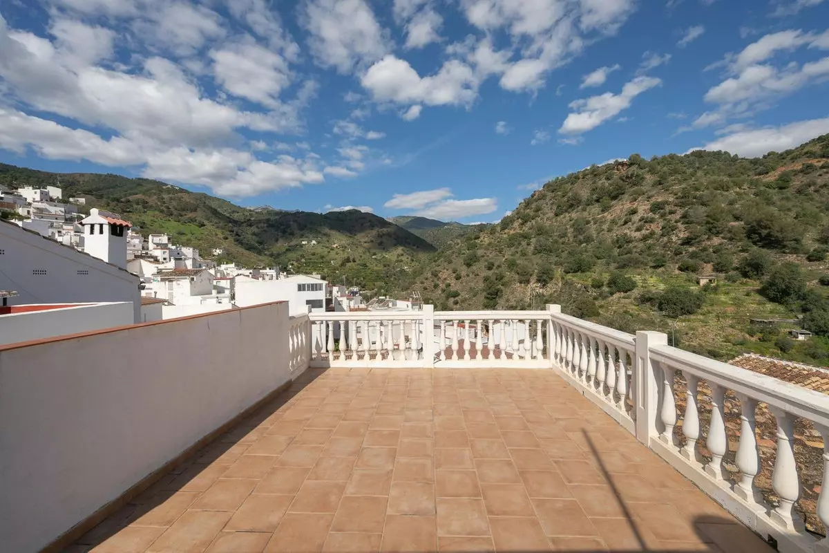 7-bedroom Town House In Tolox, Spain (180 M²)