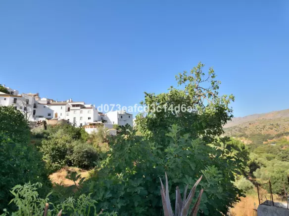 3-bedroom Town House In Parauta, Spain (140 M²)