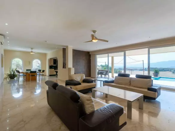3-bedroom Country House In Cártama, Spain (560 M²)