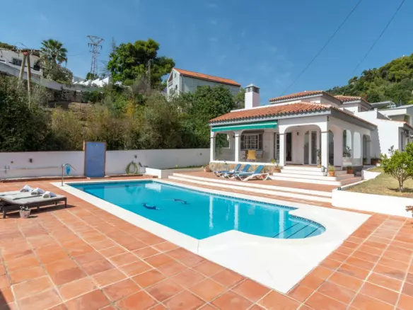 3-bedroom Villa In Benalmádena, Spain (260 M²)