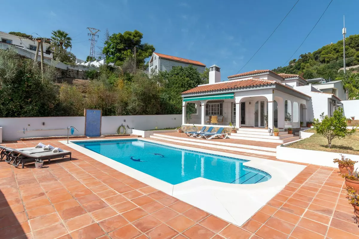 3-bedroom Villa In Benalmádena, Spain (260 M²)