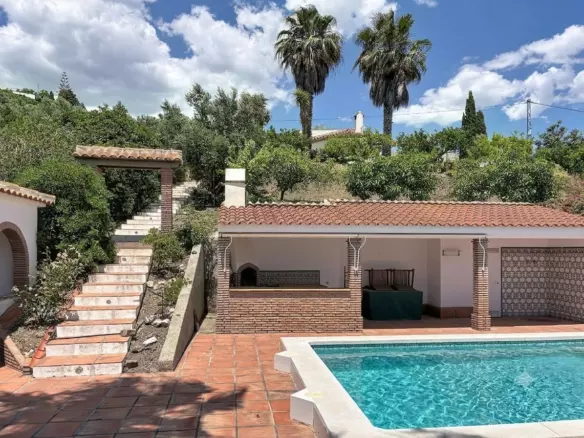 3-bedroom Villa In Canillas De Albaida, Spain (135 M²)