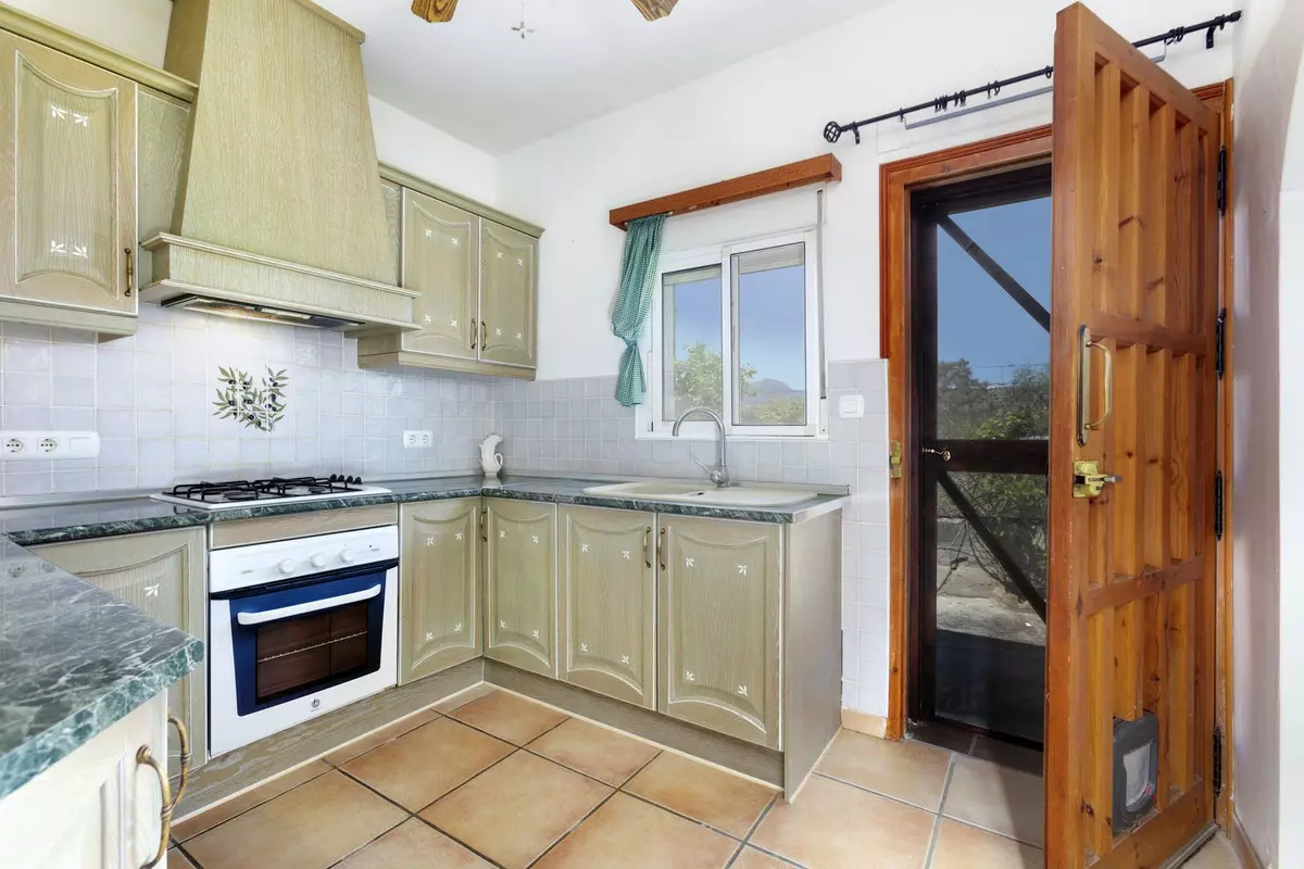 4-bedroom Country House In Pizarra, Spain (137 M²)