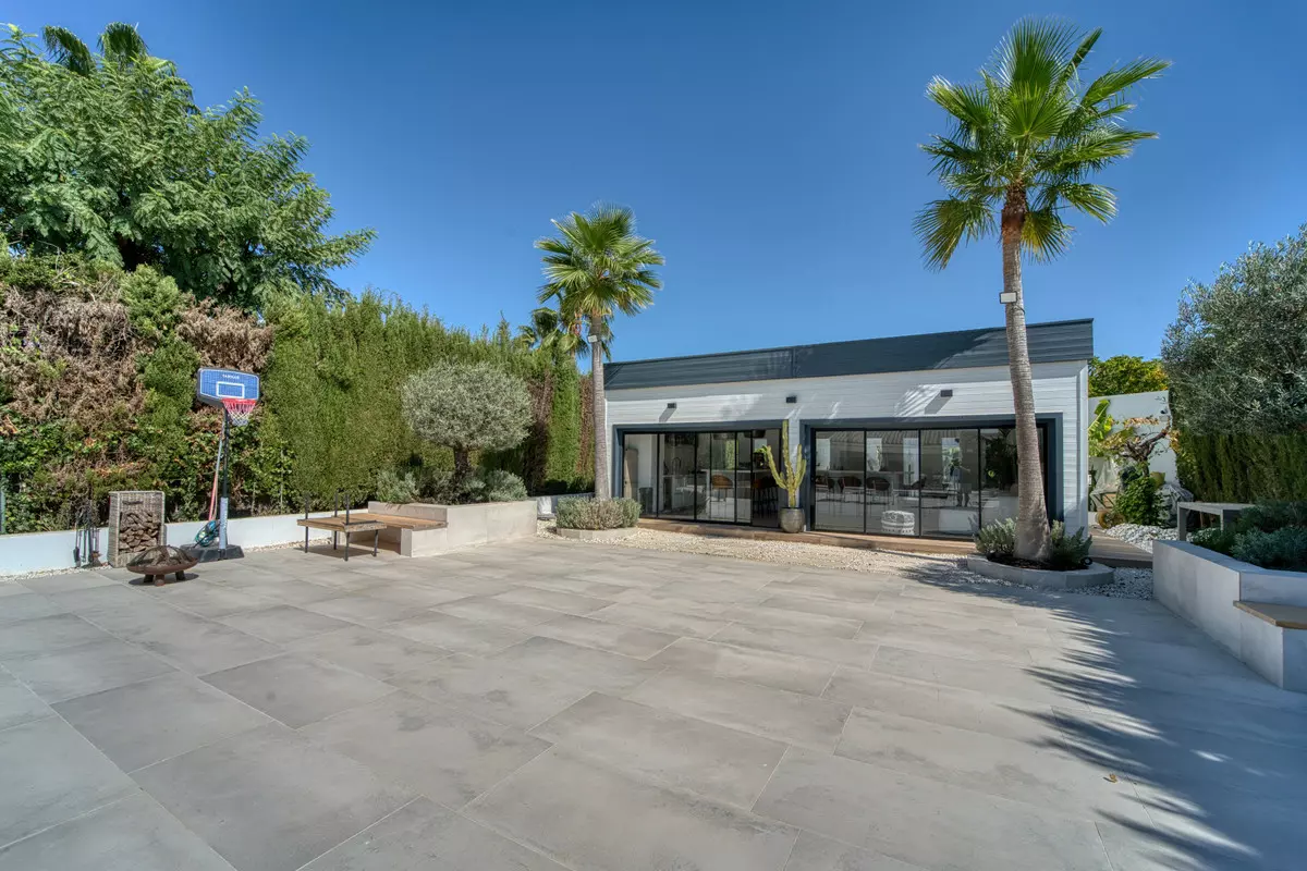 5-bedroom Villa In Benahavis, Spain (350 M²)