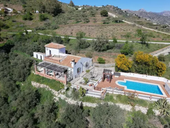 4-bedroom Villa In Cómpeta, Spain (175 M²)