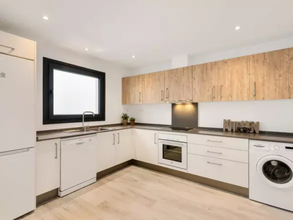 3-bedroom Town House In Marbella, Spain (294 M²)