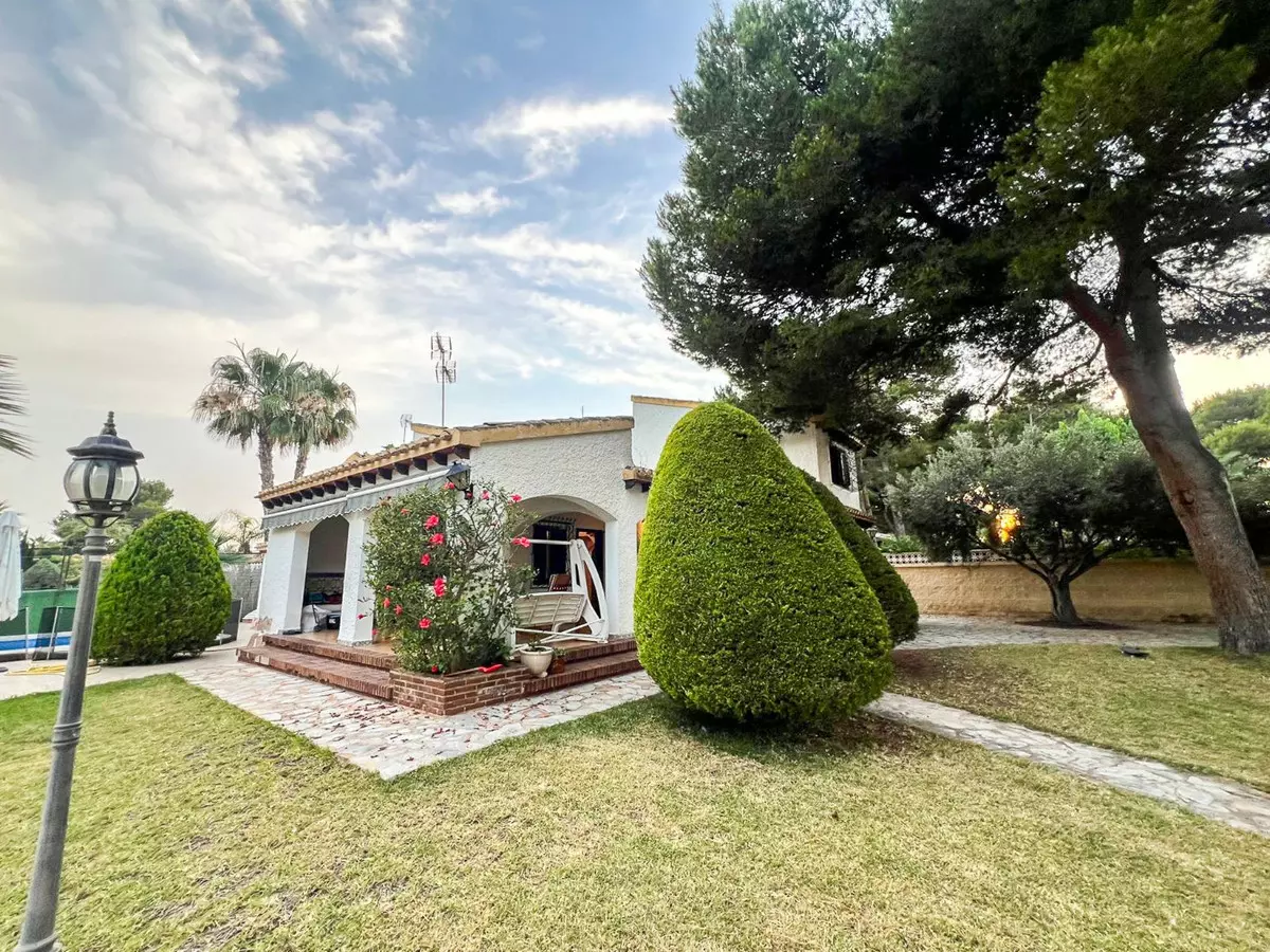 4-bedroom Villa In Orihuela, Spain (200 M²)