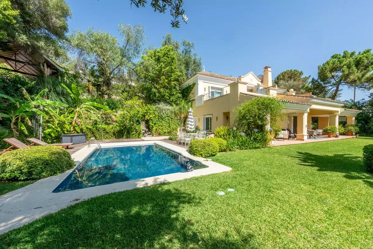 3-bedroom Villa In Benahavis, Spain (329 M²)