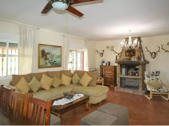 5-bedroom Country House In Guaro, Spain (277 M²)