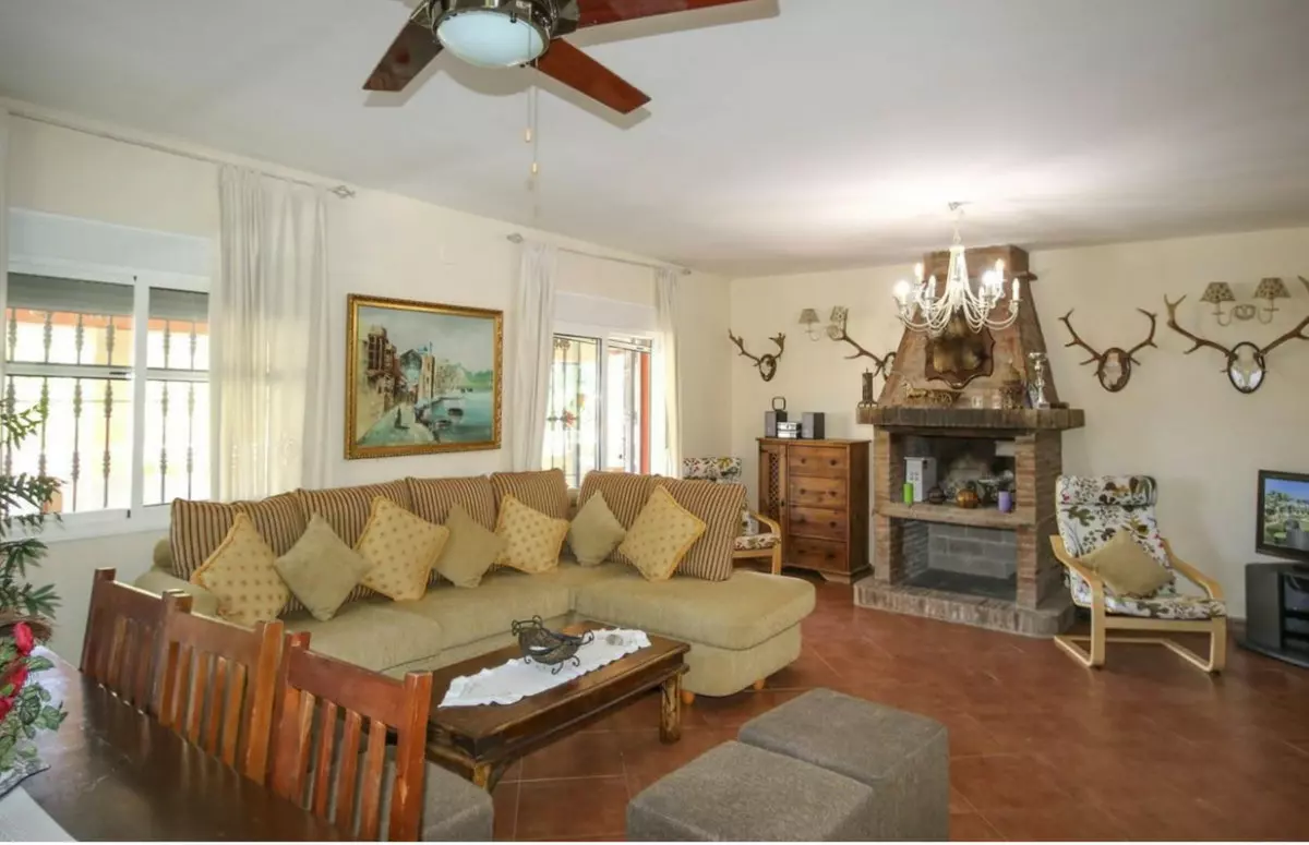 5-bedroom Country House In Guaro, Spain (277 M²)