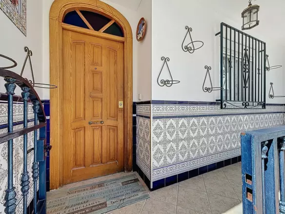 3-bedroom Villa In Cómpeta, Spain (256 M²)