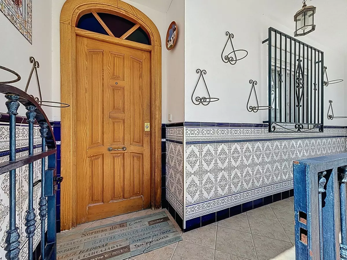 3-bedroom Villa In Cómpeta, Spain (256 M²)