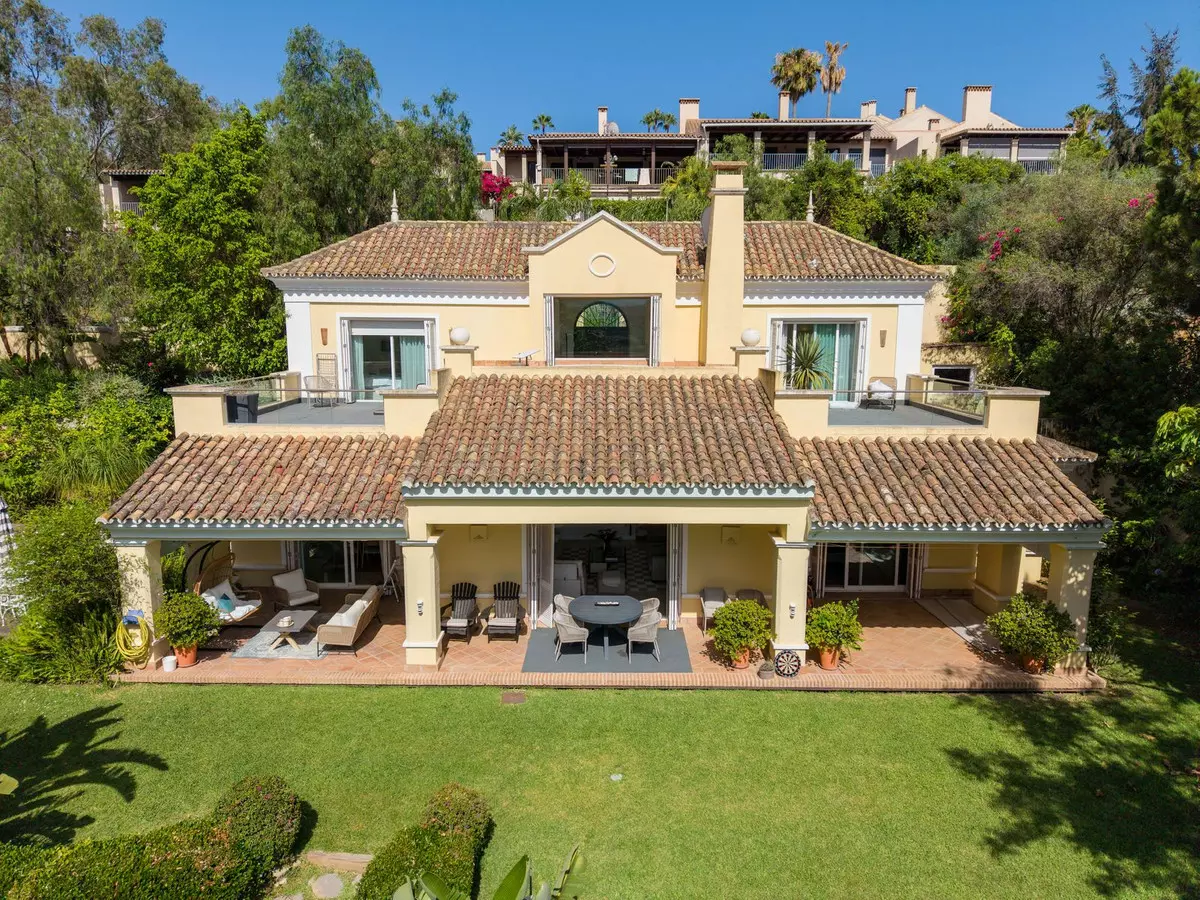 3-bedroom Villa In Benahavis, Spain (329 M²)