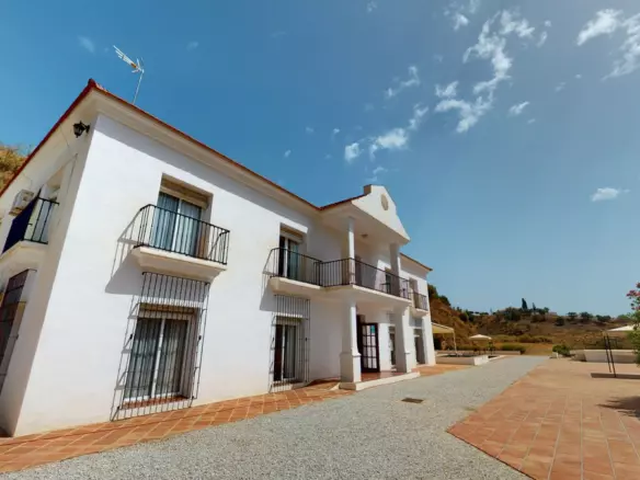 7-bedroom Villa In Macharaviaya, Spain (500 M²)