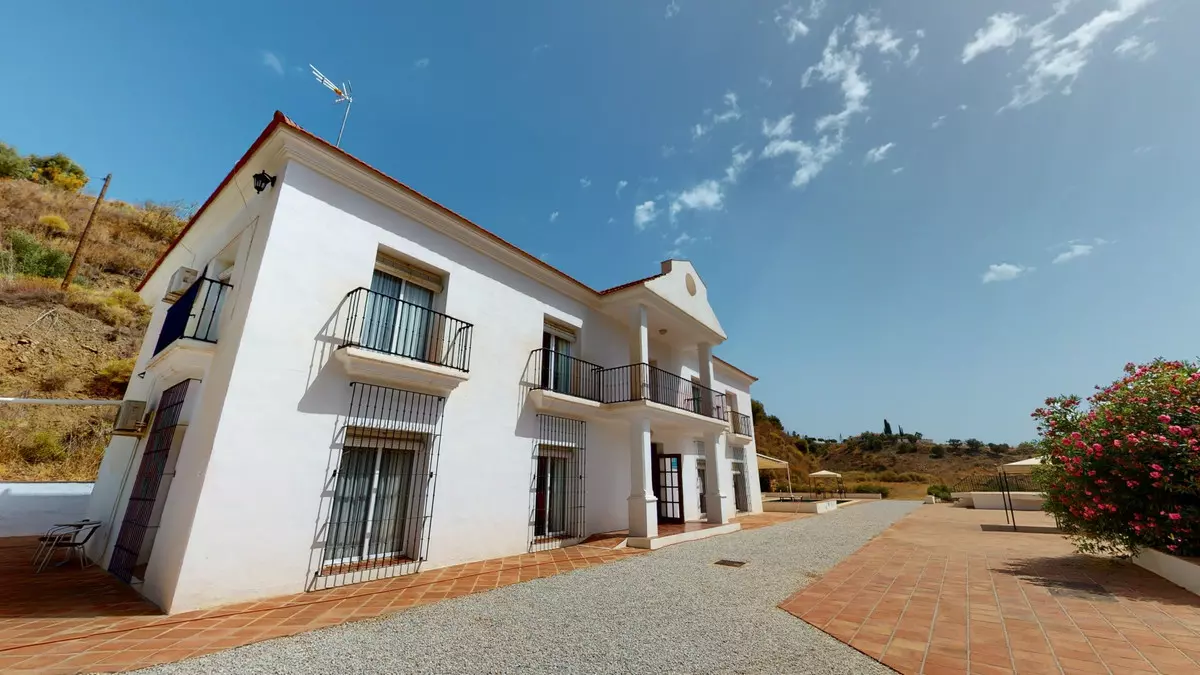 7-bedroom Villa In Macharaviaya, Spain (500 M²)