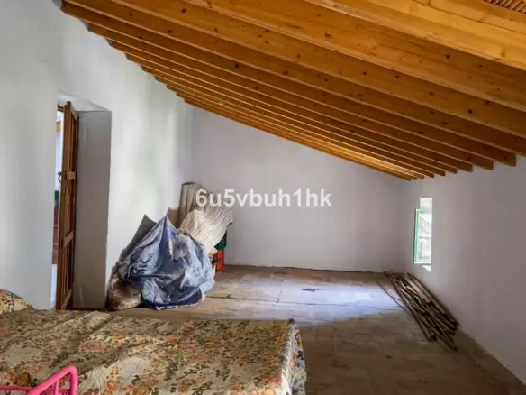 5-bedroom Country House In Álora, Spain (181 M²)