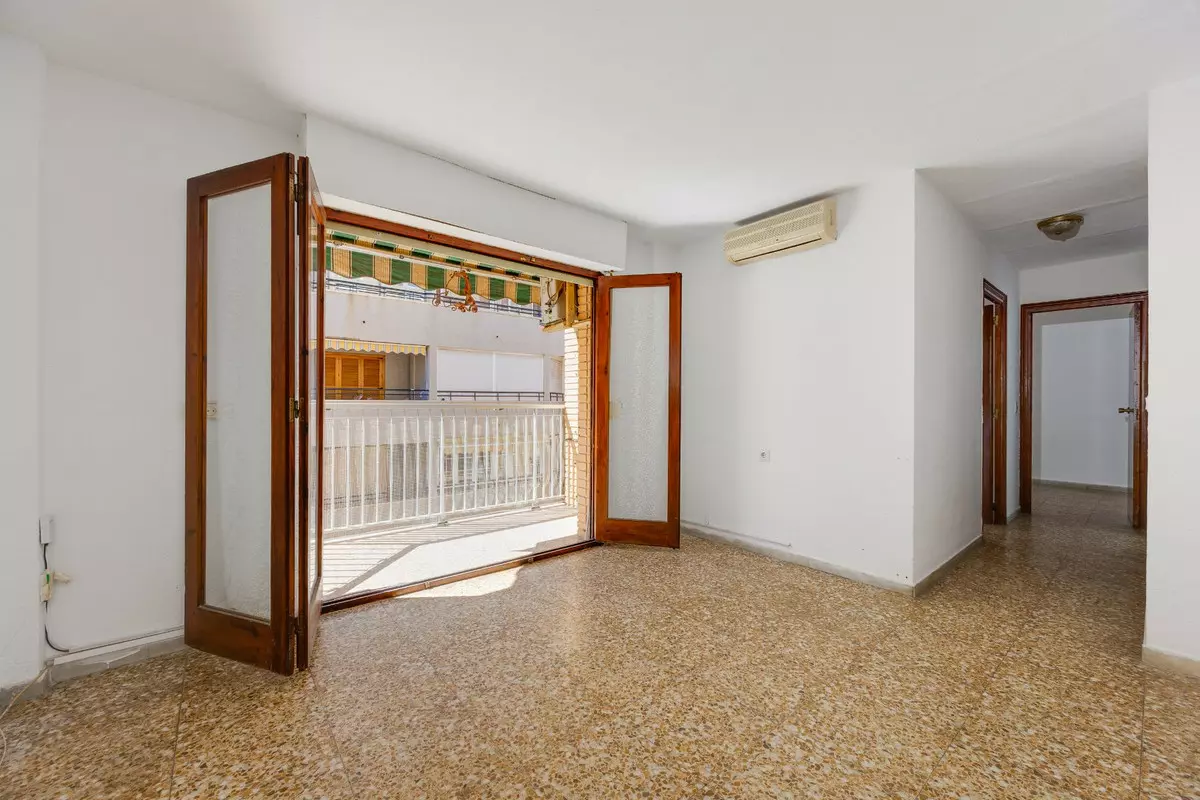 3-bedroom Apartment In Torrevieja, Spain (105 M²)