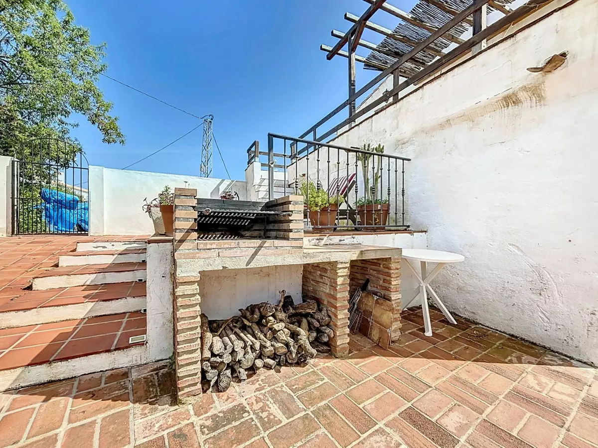6-bedroom Villa In Comares, Spain (217 M²)