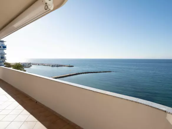 3-bedroom Apartment In Marbella, Spain (94 M²)