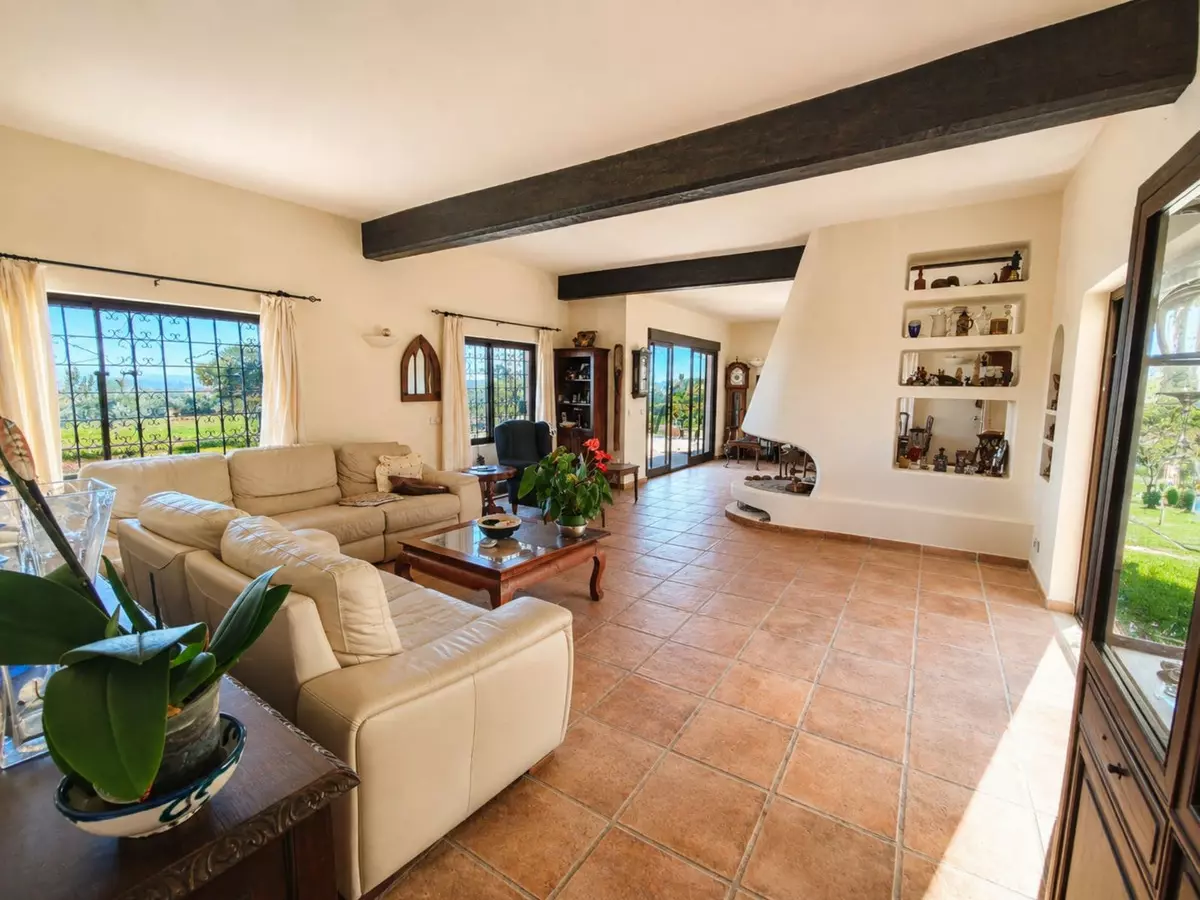 4-bedroom Country House In Estepona, Spain (160 M²)