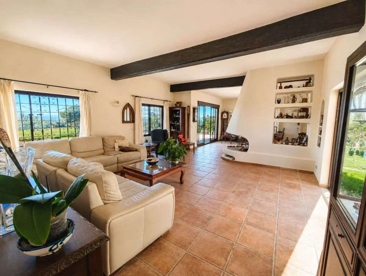 4-bedroom Country House In Estepona, Spain (160 M²)