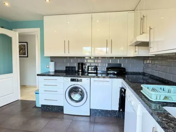 3-bedroom Apartment In Estepona, Spain (157 M²)