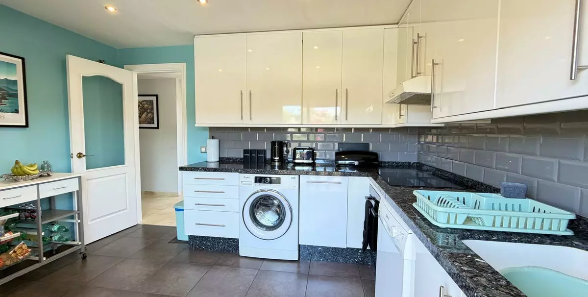 3-bedroom Apartment In Estepona, Spain (157 M²)