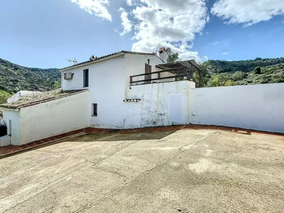 6-bedroom Villa In Comares, Spain (217 M²)