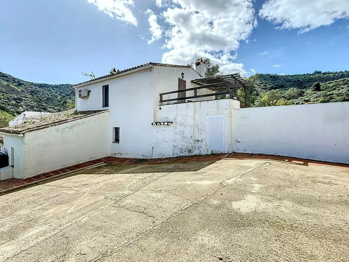 6-bedroom Villa In Comares, Spain (217 M²)