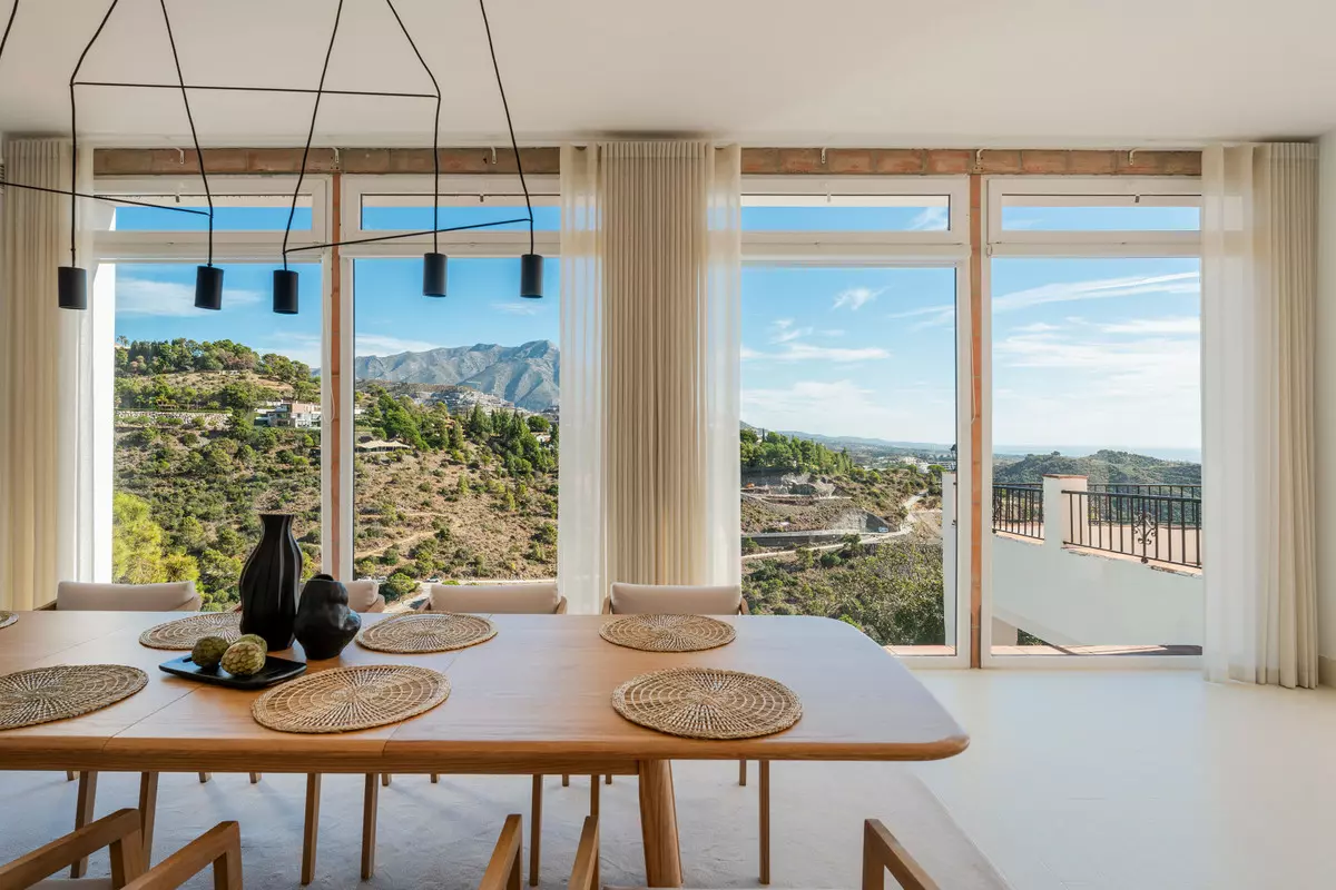 6-bedroom Villa In Benahavis, Spain (531 M²)