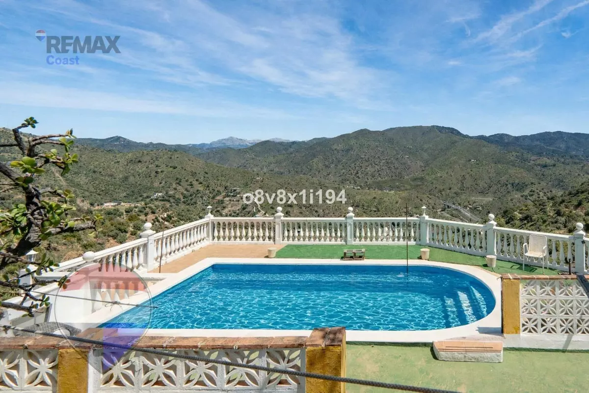 3-bedroom Country House In Málaga, Spain (100 M²)