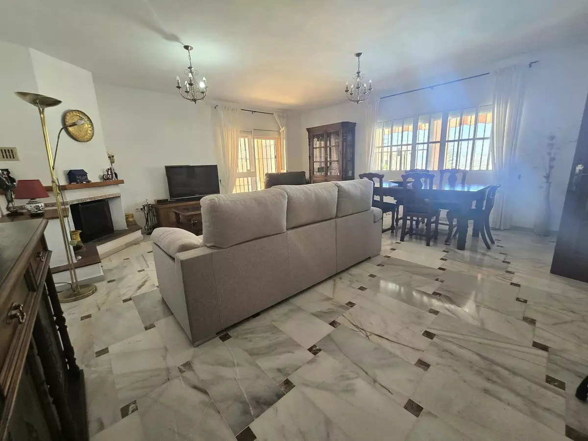 4-bedroom Villa In Málaga, Spain (435 M²)