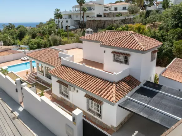 3-bedroom Villa In Benalmádena, Spain (260 M²)