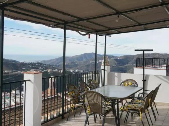 4-bedroom Villa In Cómpeta, Spain (92 M²)