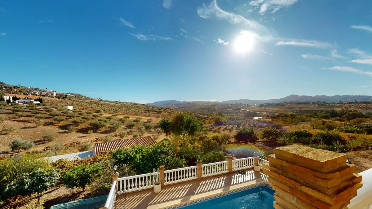 6-bedroom Villa In Alcaucín, Spain (528 M²)