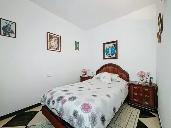 5-bedroom Villa In La Viñuela, Spain (330 M²)