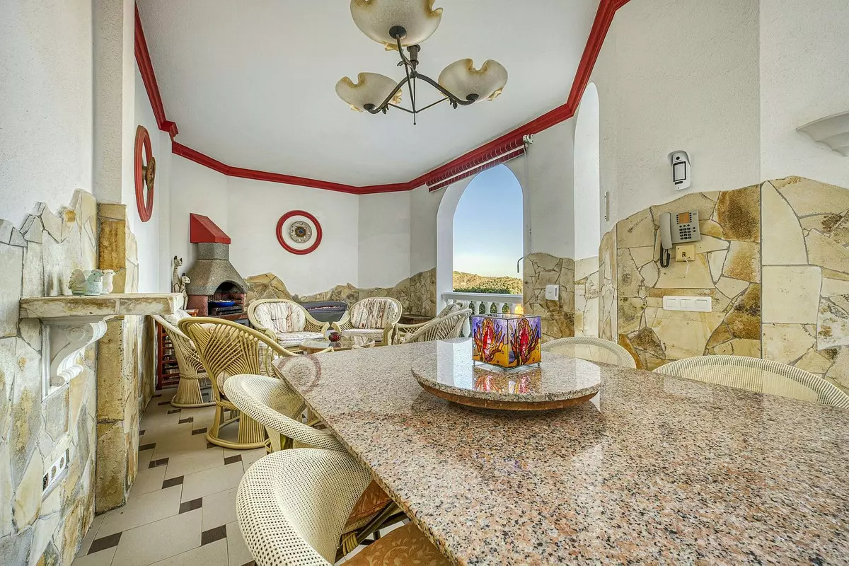 6-bedroom Villa In Marbella, Spain (842 M²)