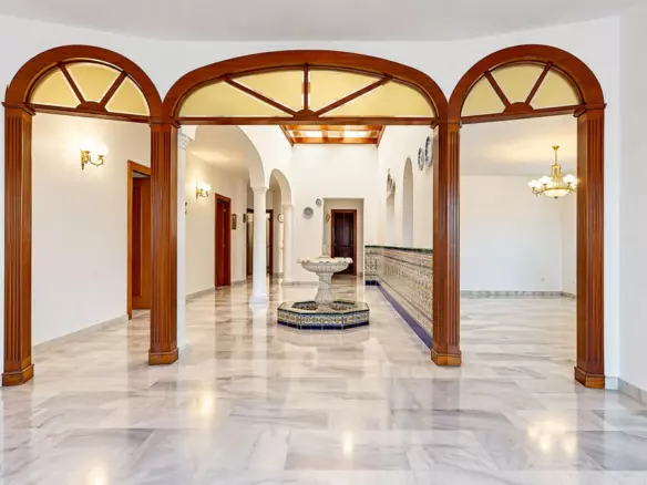 7-bedroom Villa In Benalmádena, Spain (300 M²)