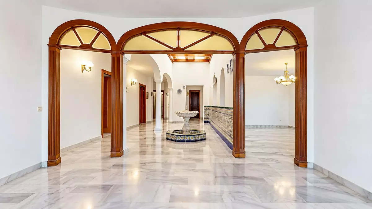 7-bedroom Villa In Benalmádena, Spain (300 M²)